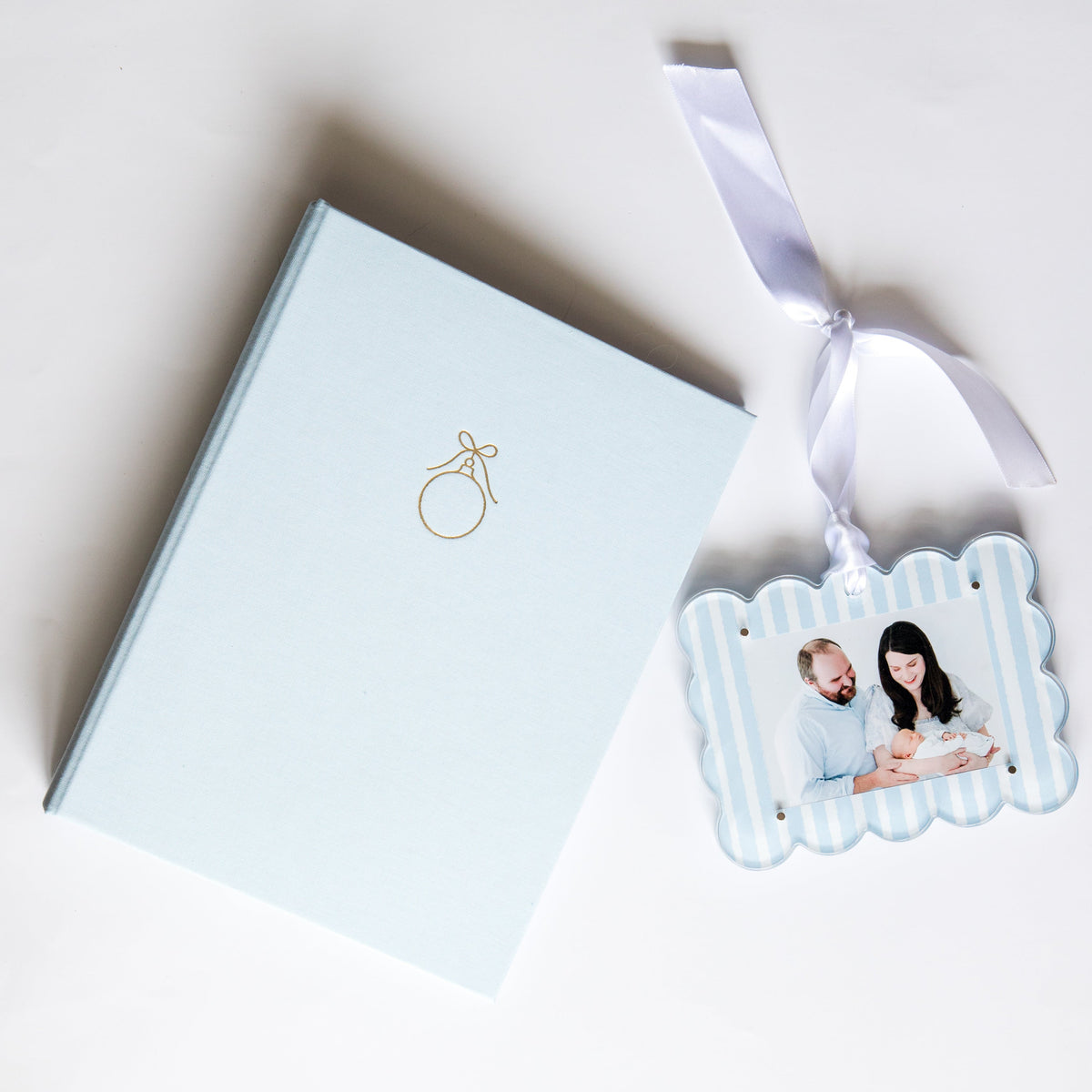 Scalloped Acrylic Photo Frame Ornament