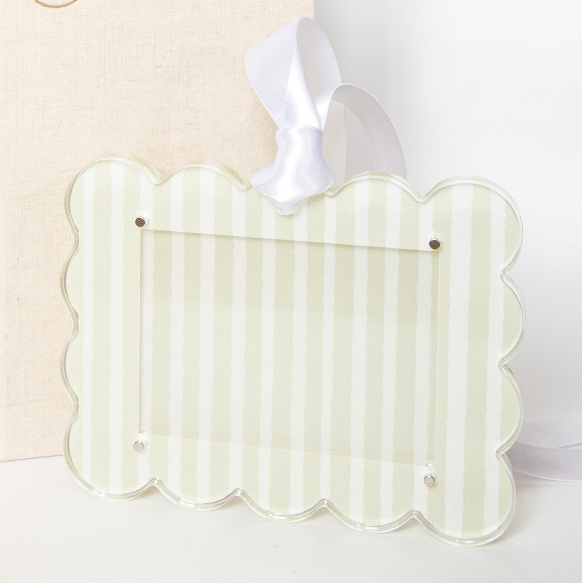 Scalloped Acrylic Photo Frame Ornament